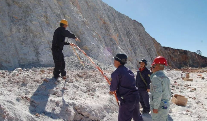 Avantajele filmului de plastic compozit exploziv emulsie